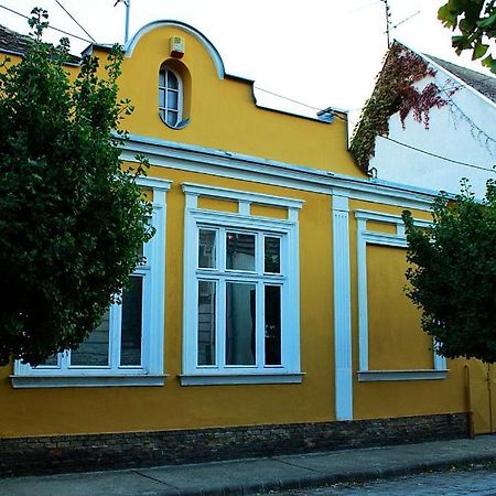 Ferienwohnung Happy Colours In Old Town Kecskemét Exterior foto